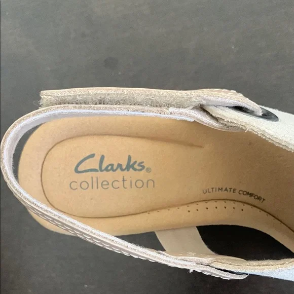 Elegant Women's Cream Wedge Sandals - Picture 5 of 10